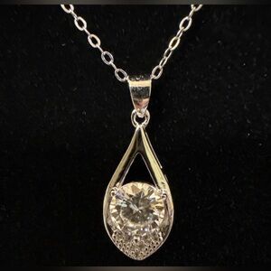 Moissanite S925 1 Carat Color
D Necklace